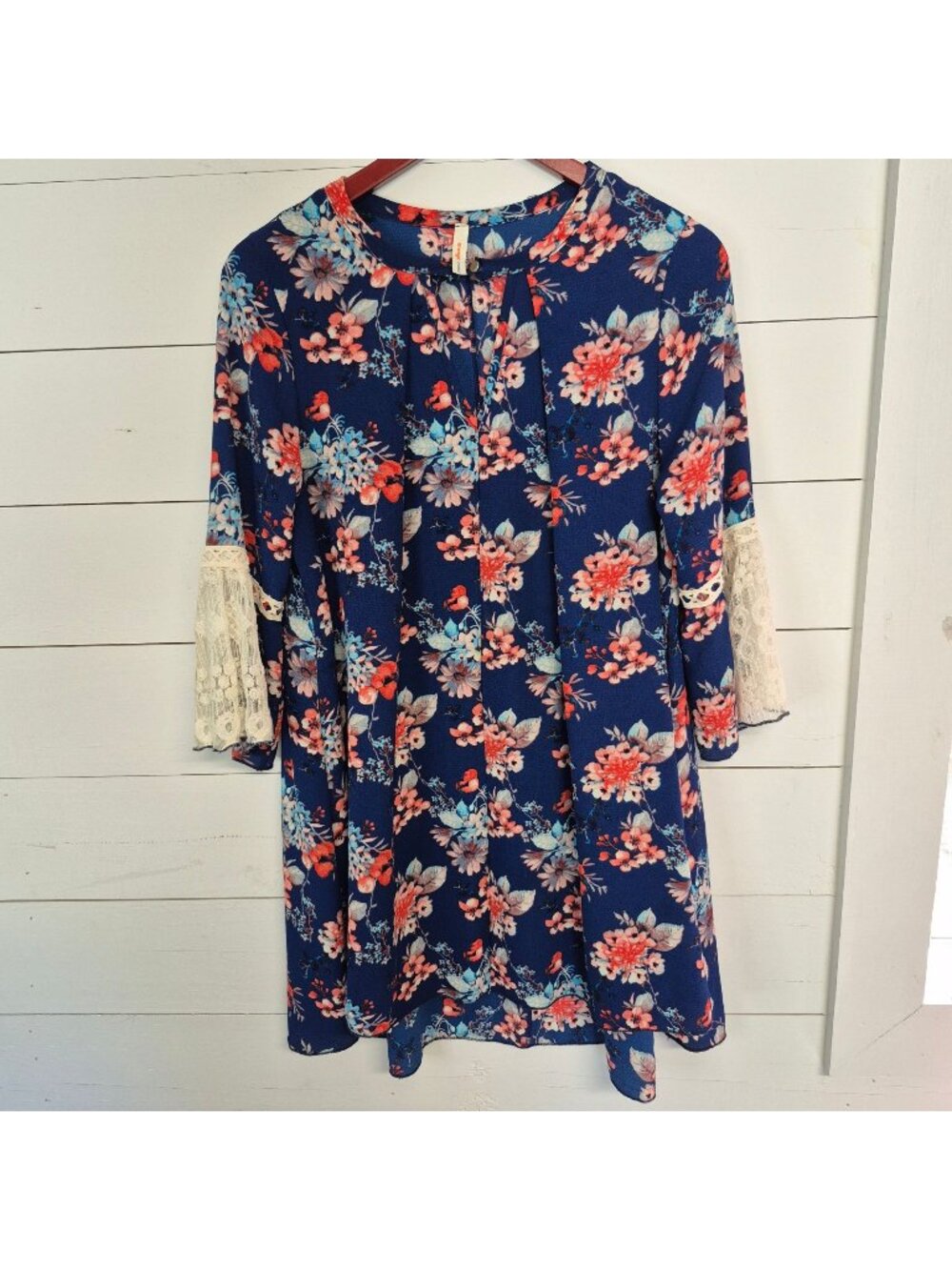 Orange‎ Creek Women's Floral Navy Bell Sleeve Tunic Top